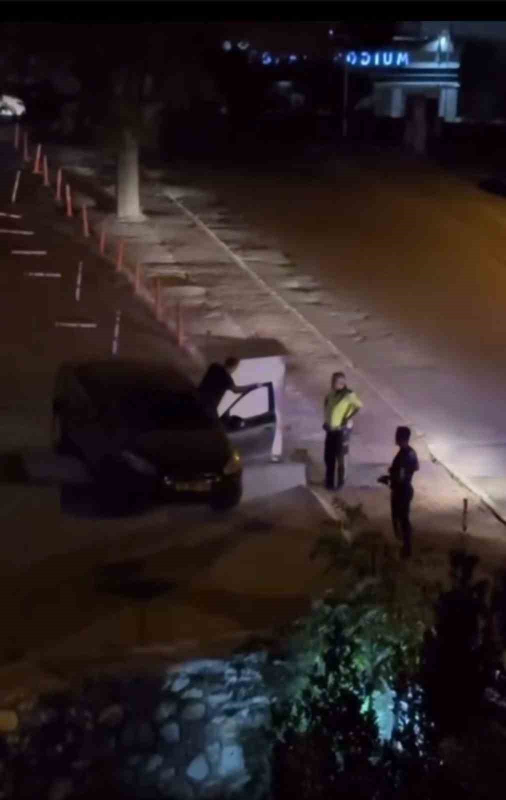 Pilot Oldu Ama, Uçamayıp Duvarda Asılı Kaldı