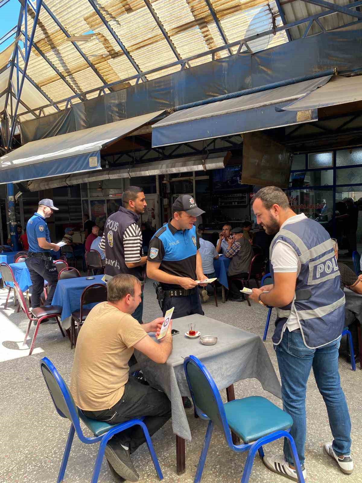 Polis Dolandırıcılığa Karşı Broşür Dağıttı