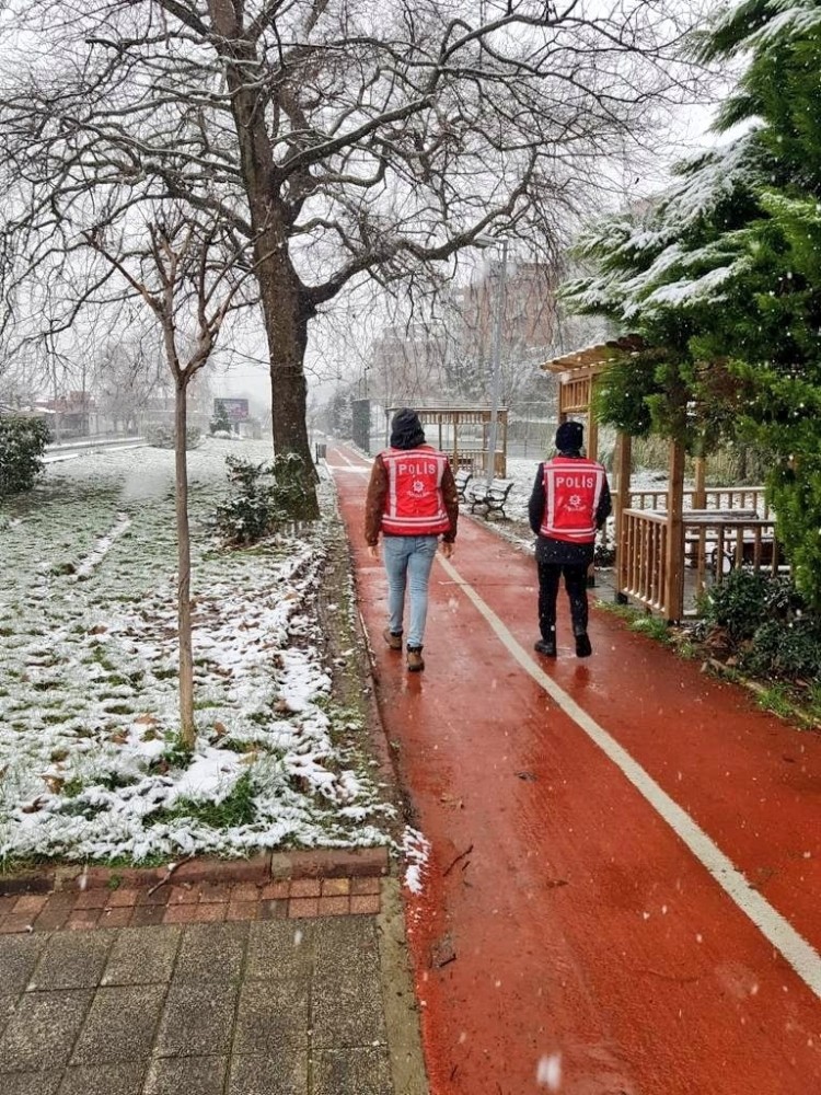 Polisten Şok Uygulama: 4 İş Yeri Ve 57 Kişiye İdari Yaptırım