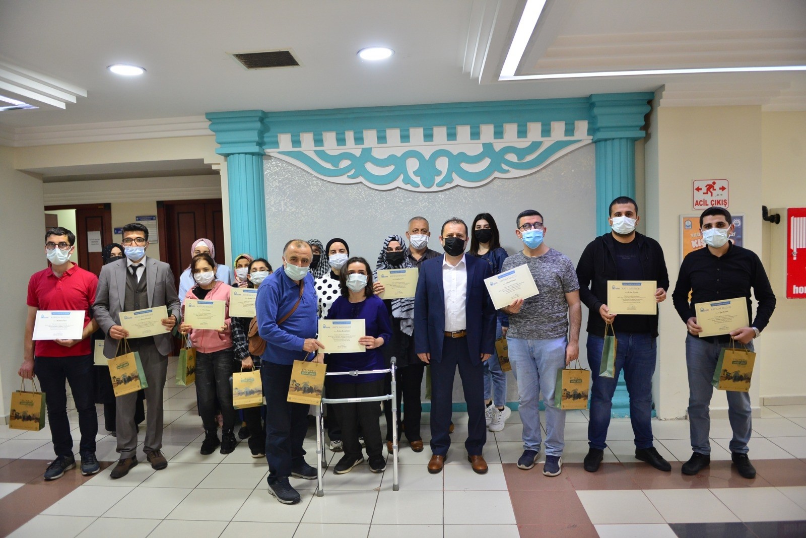 Proje Hazırlama Ve Yönetimi Kursiyerleri Sertifikalarını Aldı