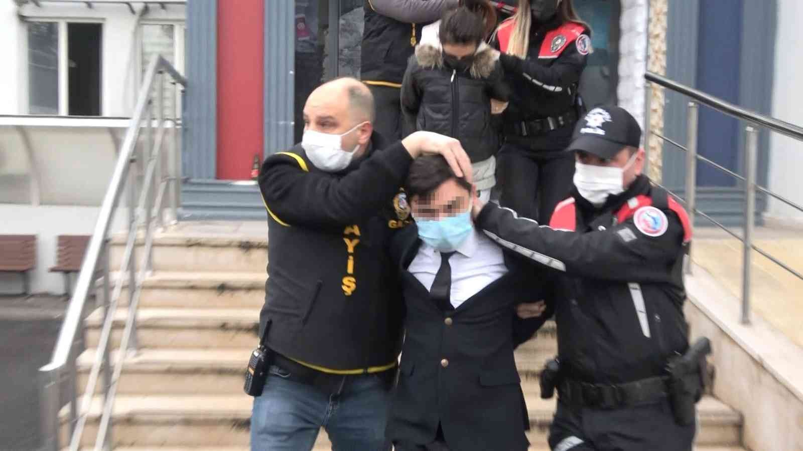 Rehin Aldıkları 2 Gence Kadın Elbisesi Giydiren Çete Tutuklandı