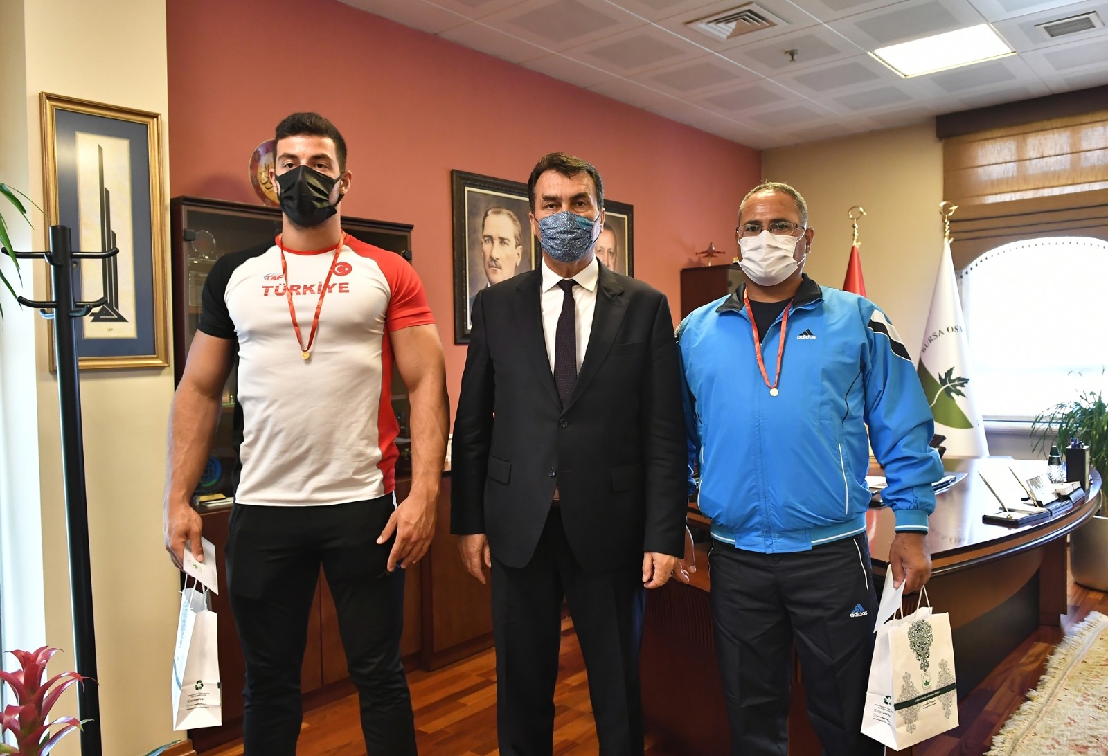 Rekortmen Sporcudan Başkan Dündara Ziyaret