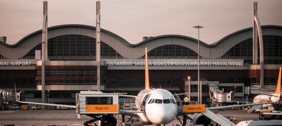 Sabiha Gökçen Havalimanı'nda perşembe günü uçuşlara kar önlemi