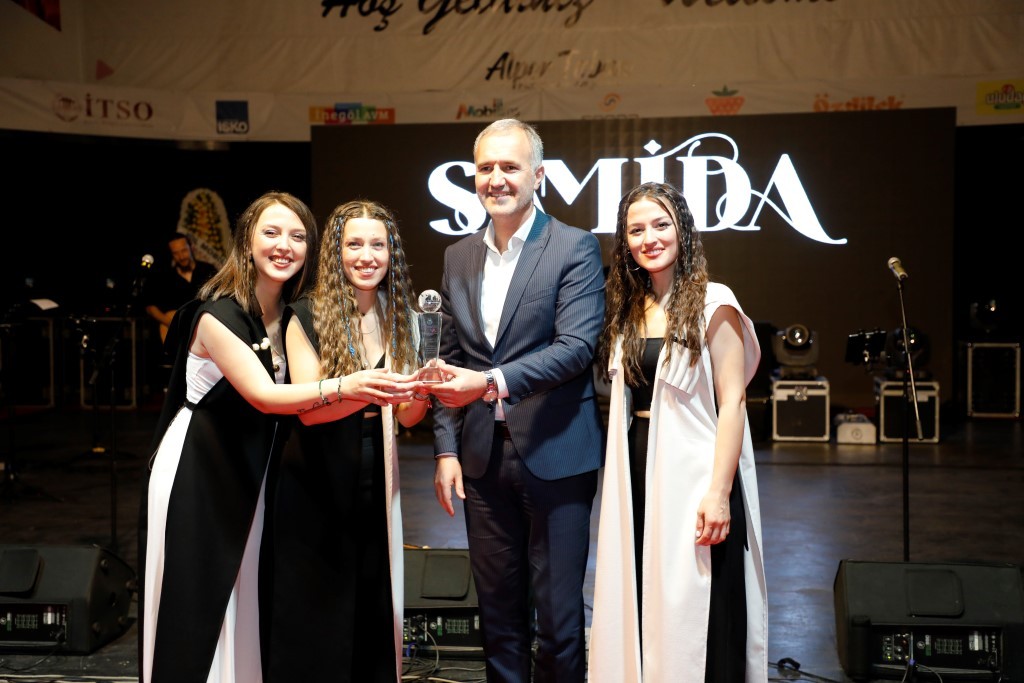 Samida İnegöllü Hayranlarıyla Buluştu