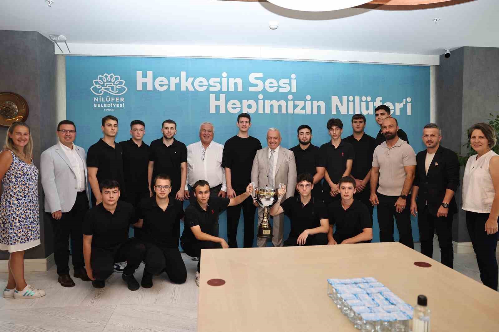 Şampiyonluk Sevincini Başkan Şadi Özdemirle Paylaştılar