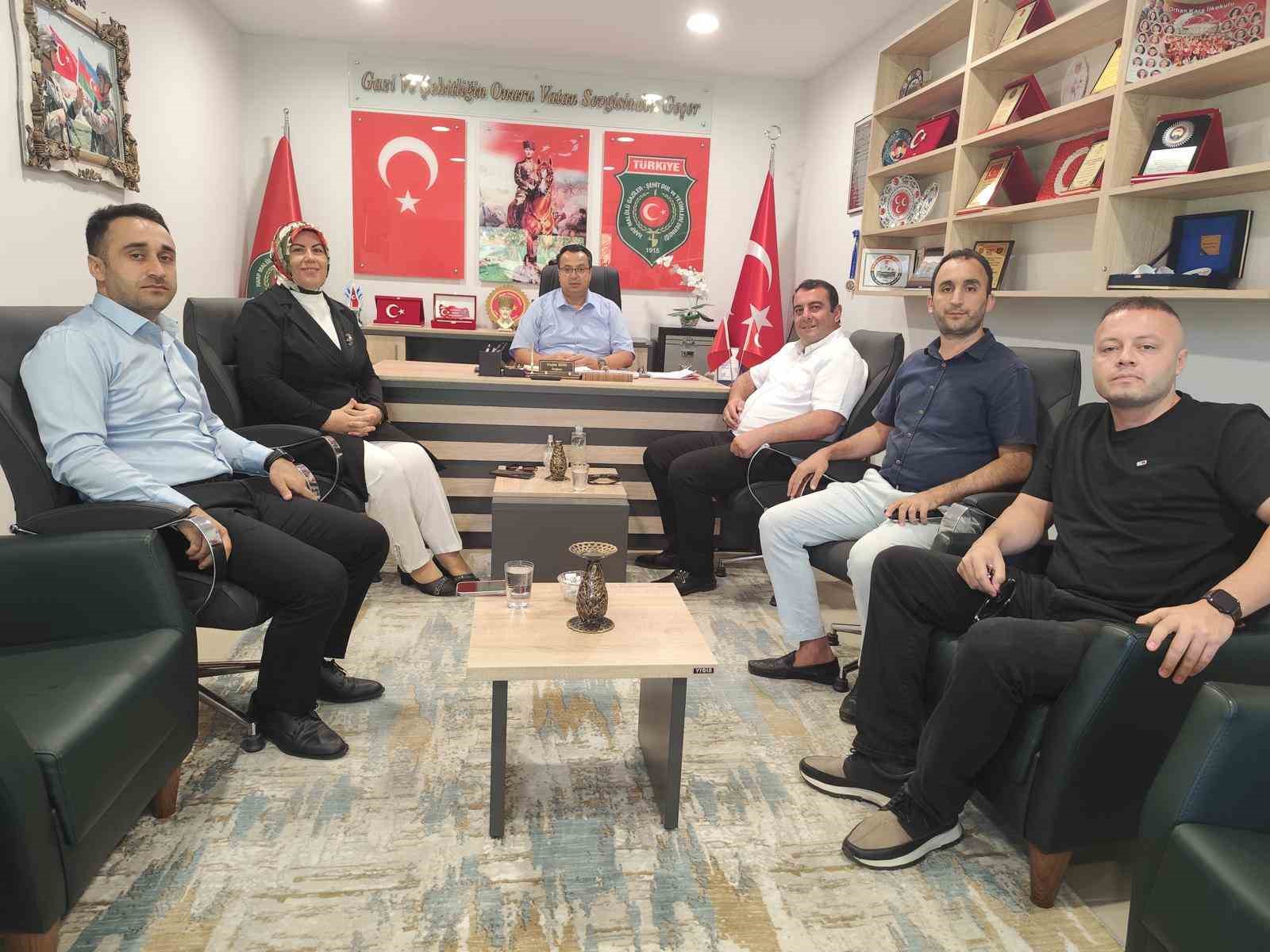 Şehitliği Temizlediler, Gazileri Ziyaret Ettiler