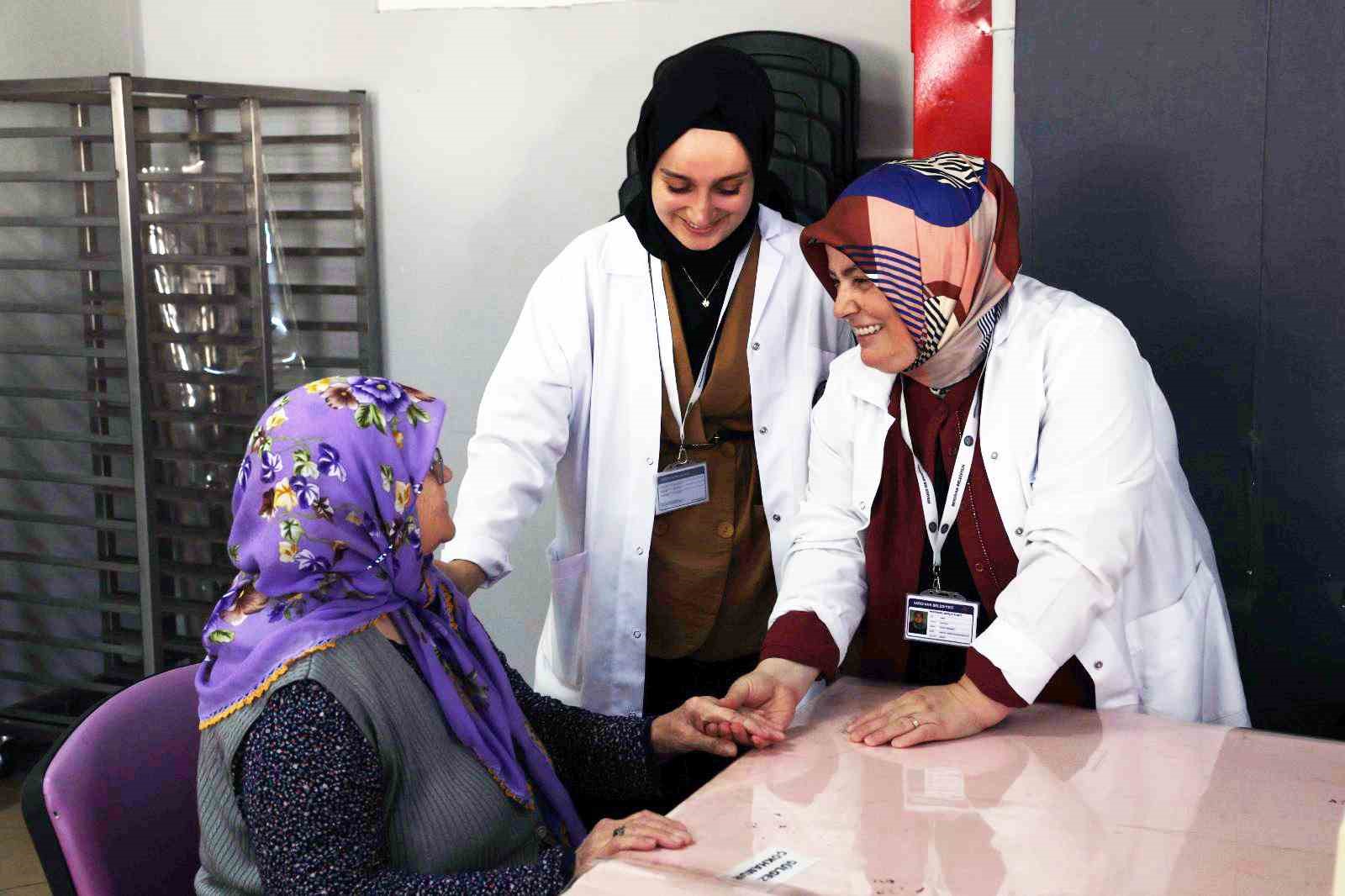 Serdivan Belediyesinden Yaşlılara Sevgi Dolu Ziyaret