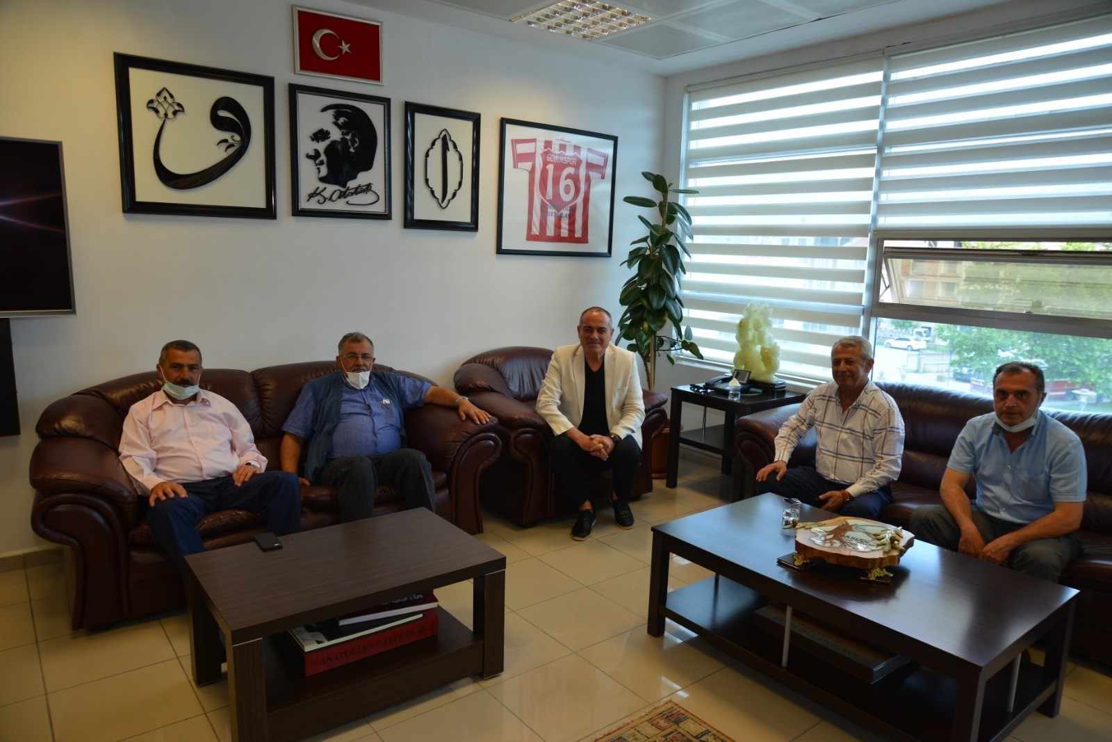 Sertaslan, “Stklar Siyasî Bir Düşüncenin Yansıtıldığı Yerler Olmamalı”