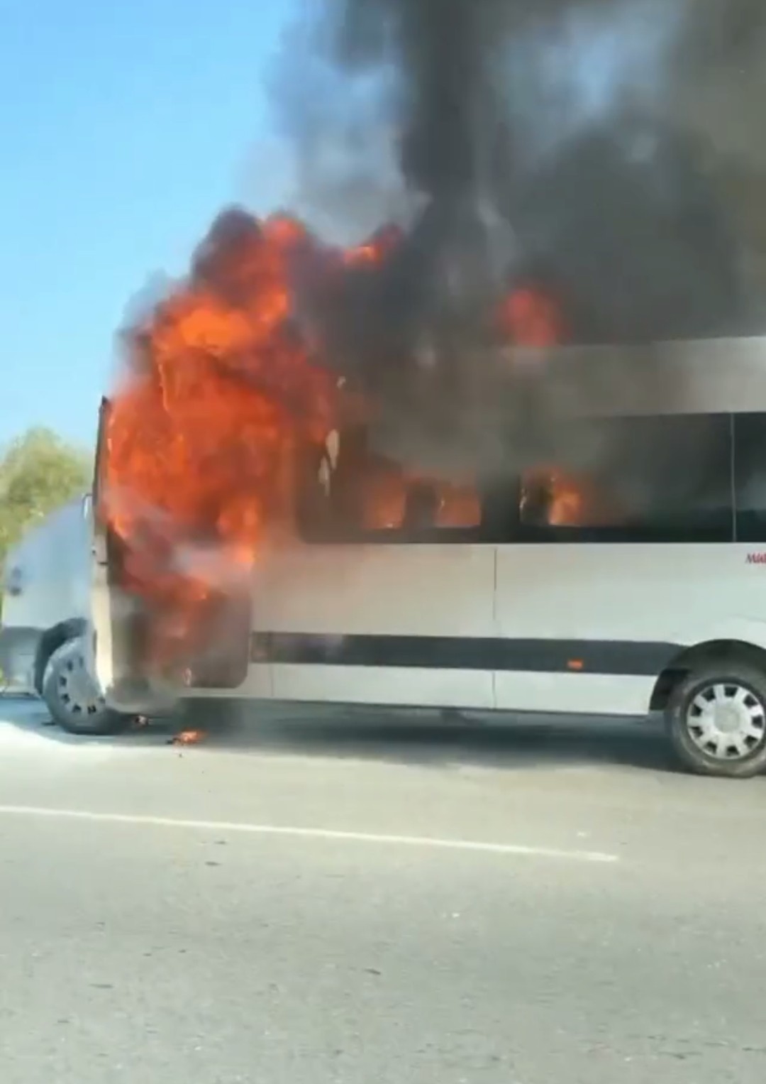 Seyir Halindeki Minibüs Alevlere Teslim Oldu