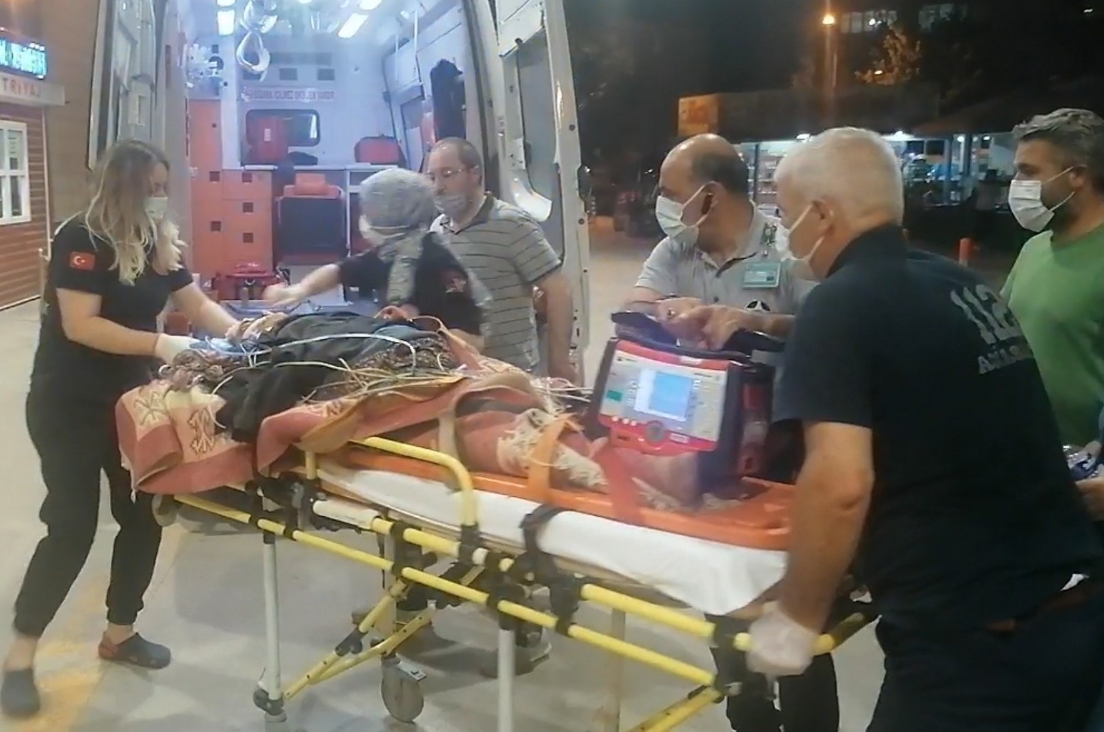 Seyir Halindeki Traktör Üzerinden Düşen Kadın Ağır Yaralandı