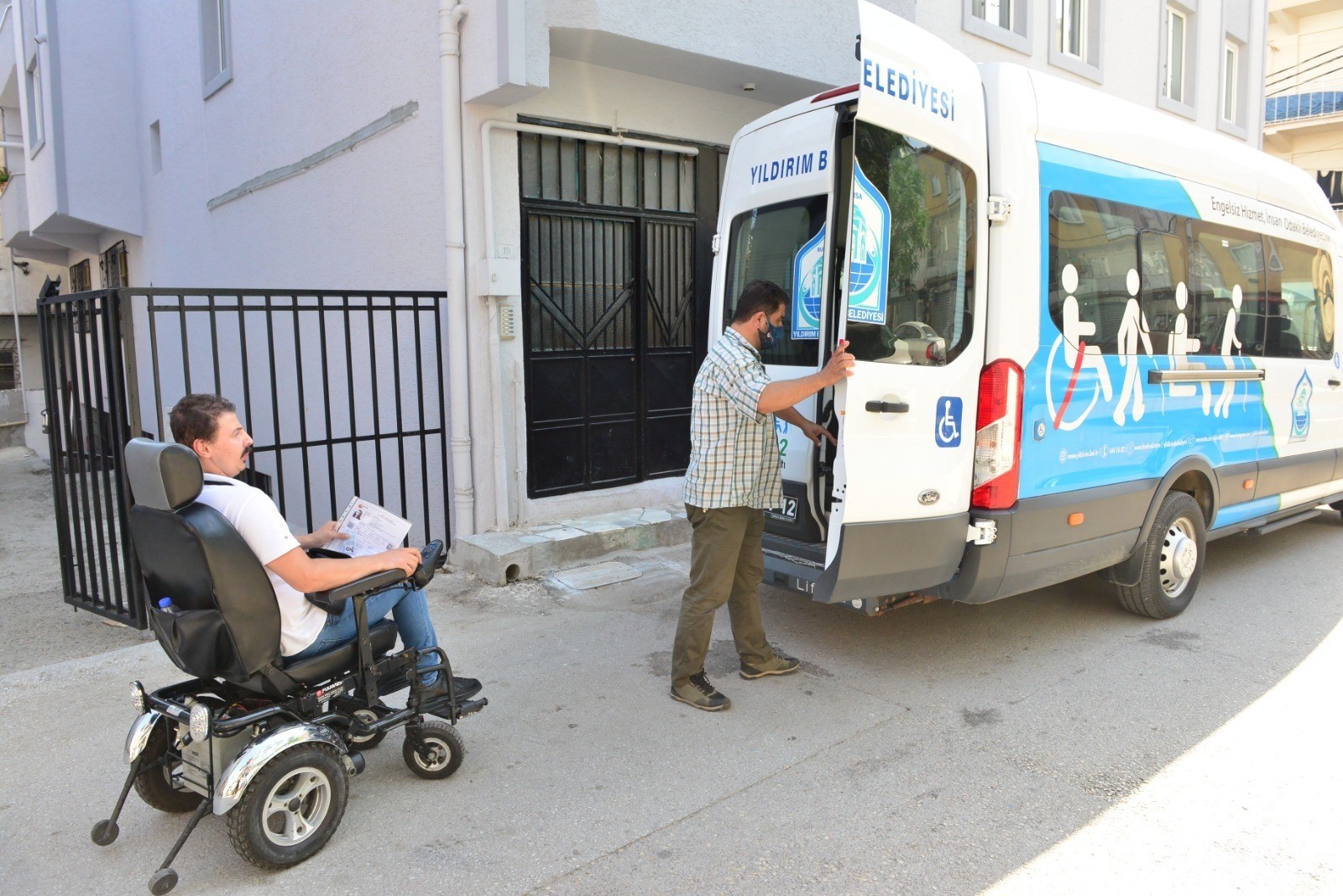 Sınava Girecek Engelli Gence Yıldırım Belediyesinden Destek