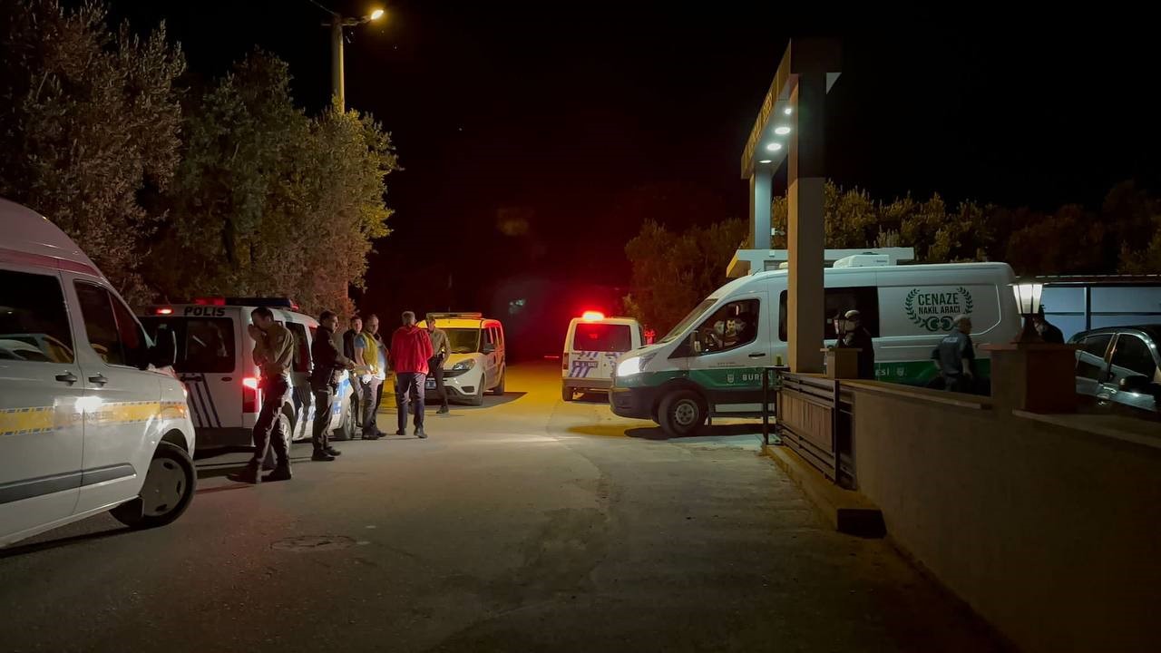 Site Sakinleri Kokudan Rahatsız Oldu, Evde Ceset Bulundu
