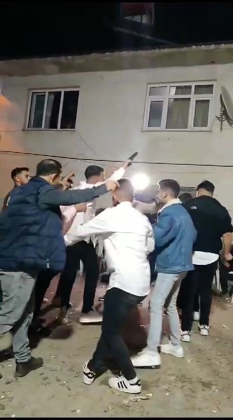 Sokak Düğününde Havaya Ateş Açan Magandalar Cep Telefonu Kamerasına Yansıdı