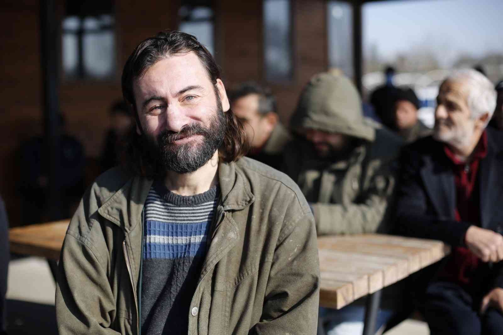 Sokakta Kalan Vatandaşlara Tatlı Ziyaret