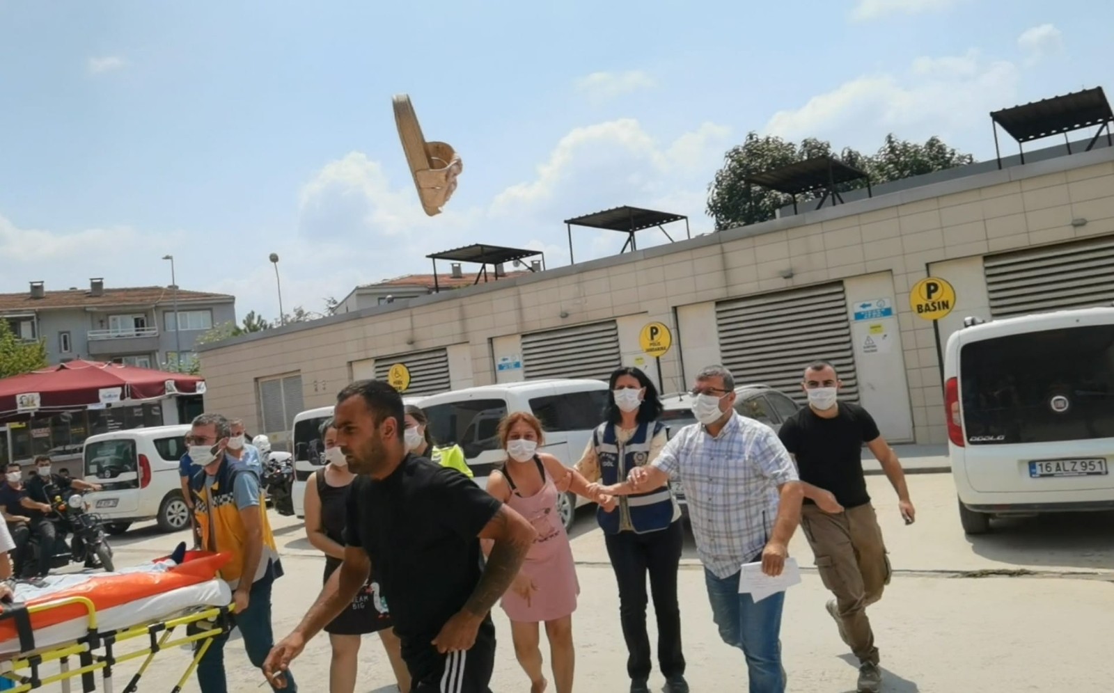 Suç Makinesi Aile, Basın Mensuplarına Saldırdı