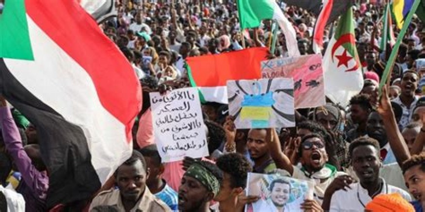 Sudan'da ordu ve isyancılar arasında çatışma başladı, başkente giden tüm yollar kapandı