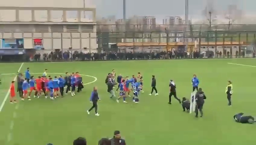 Süper Amatör Kümeye Yükselme Maçında Saha Boks Ringine Döndü