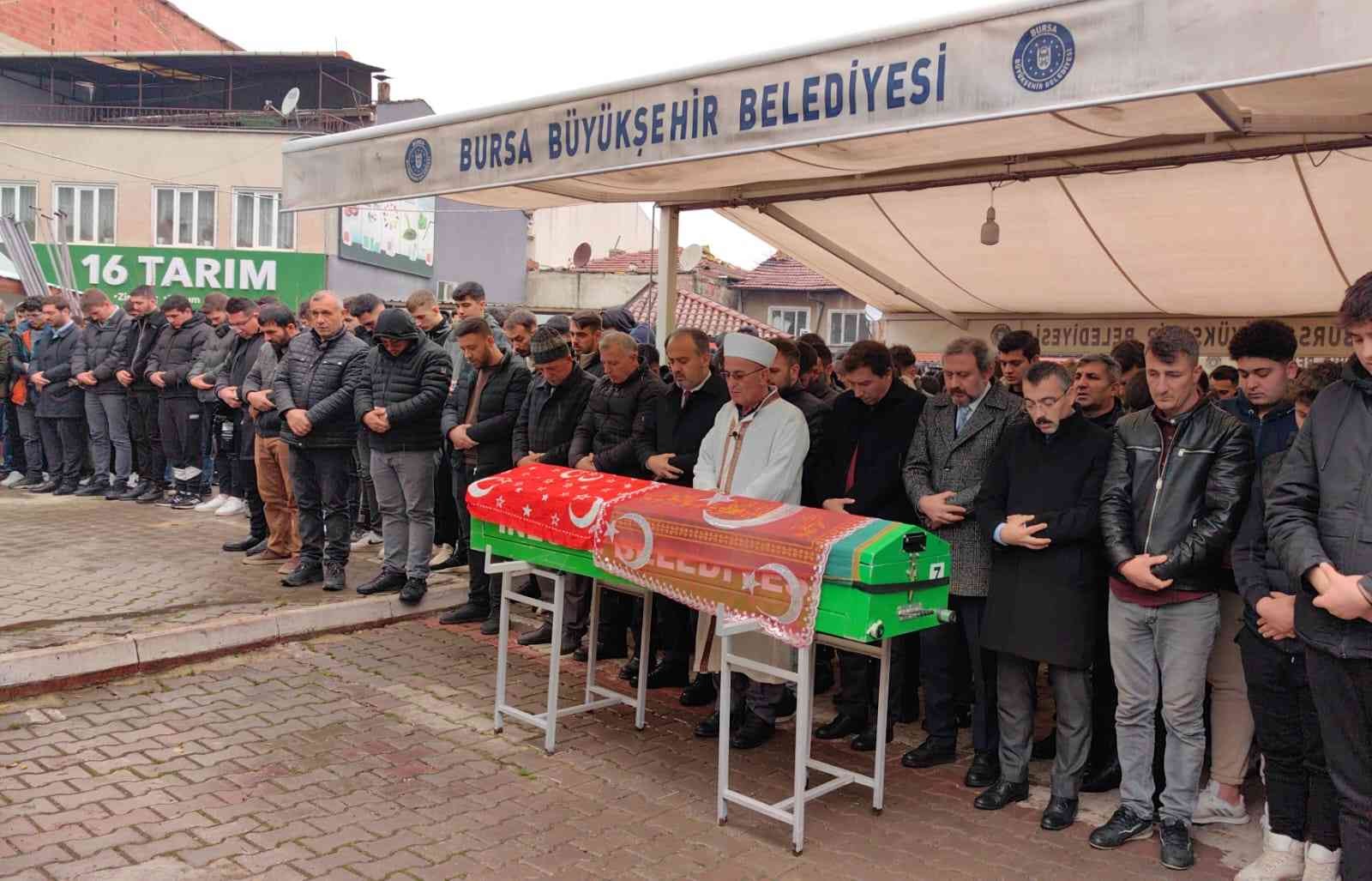 Bursa'da Kazada Ölen Genç Gözyaşları Arasında Toprağa Verildi