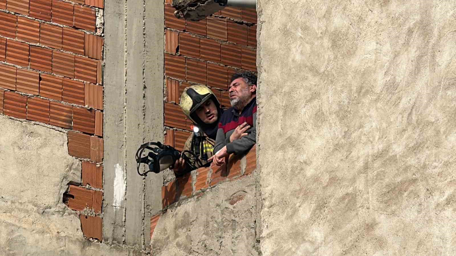 Bursada Yangında Can Pazarı... 2Si Çocuk 4 Kişi Son Anda Kurtarıldı