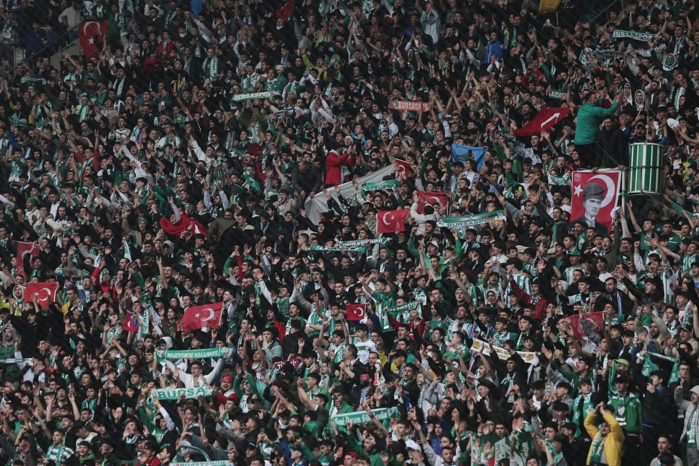 Bursaspor Yönetimi Taraftarı Stadyuma Çekmek İstiyor