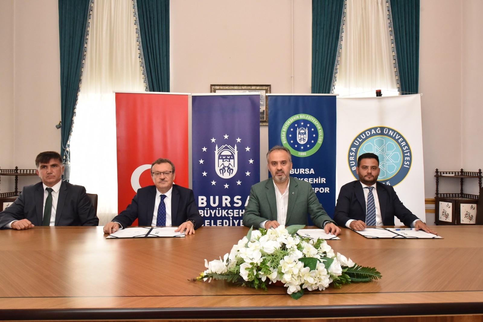 Büyükşehir Tesisleri Sporcu Üniversitelilere Ücretsiz