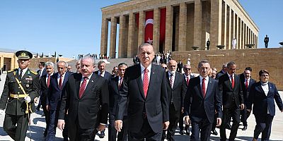 Cumhurbaşkanı Erdoğan, Anıtkabir'de!