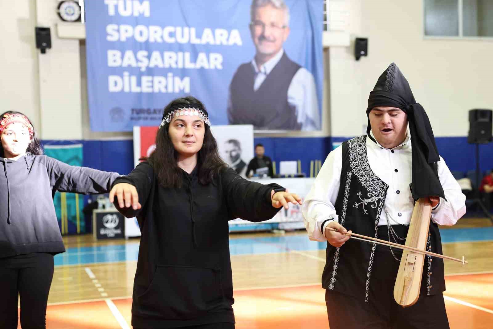 Nilüferde Özel Çocukların Gösterisi Alkış Aldı