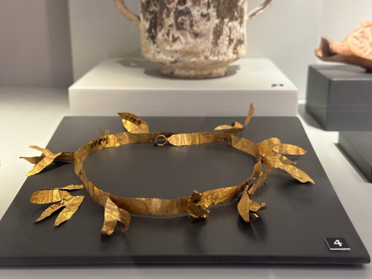 Roma Valisinin 2 Bin Yıllık Altın Tacı İznik Müzesinde Sergileniyor