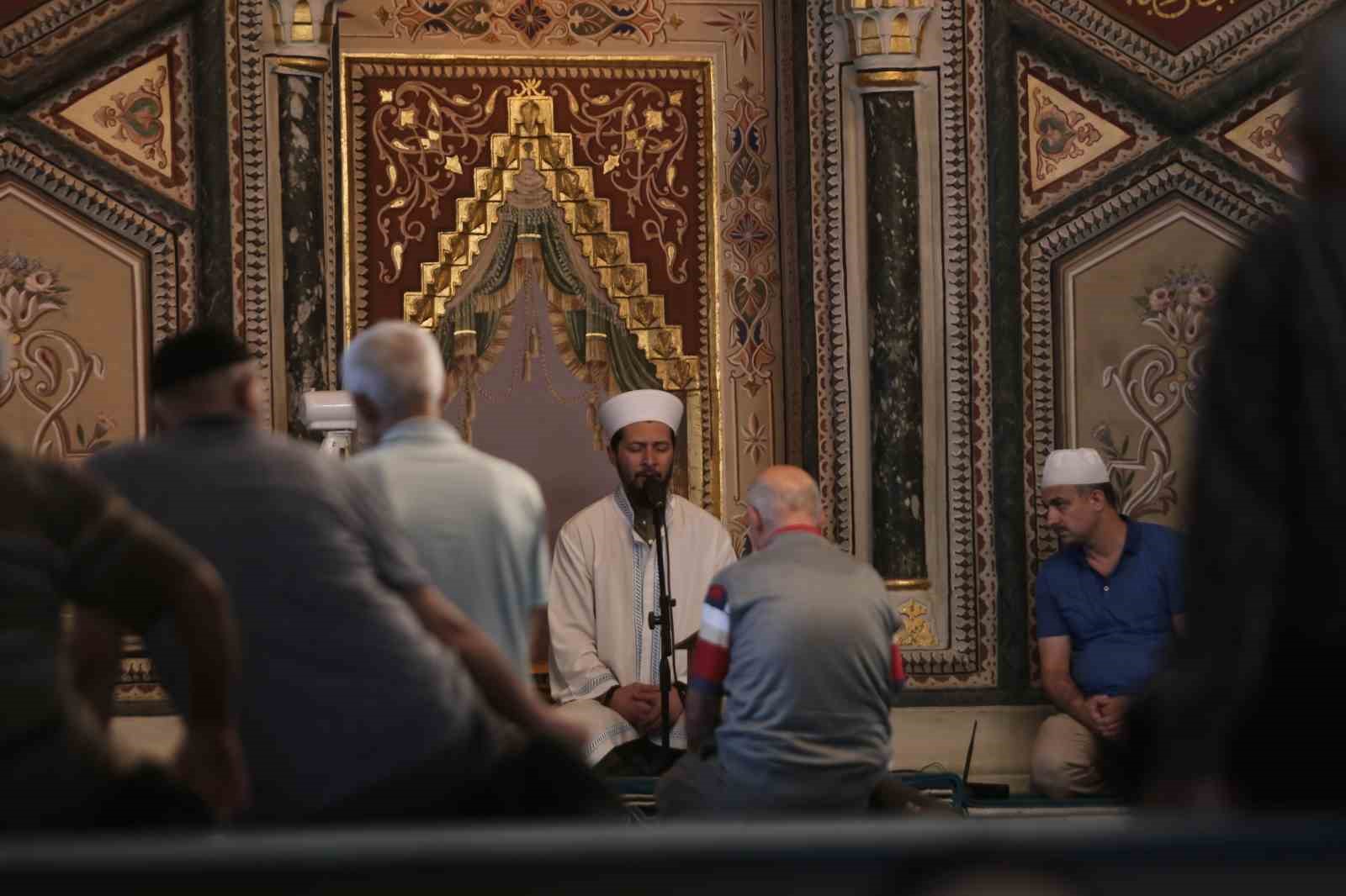 Türkiyenin Her Yerinden Bu İmamı Dinlemeye Geliyorlar