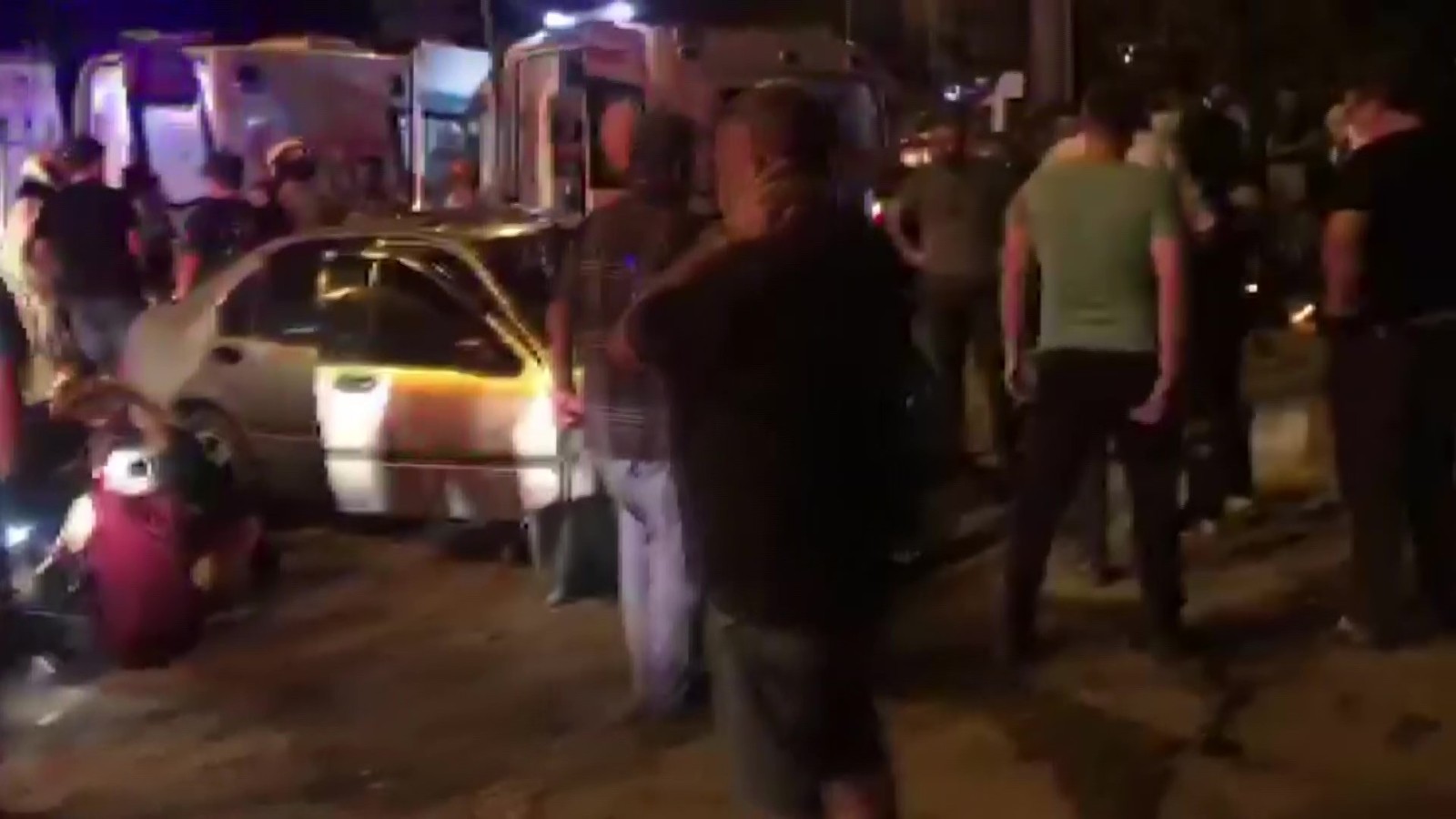 Takla Atıp Direğe Çarparak Durabilen Otomobilden Sağ Çıktılar