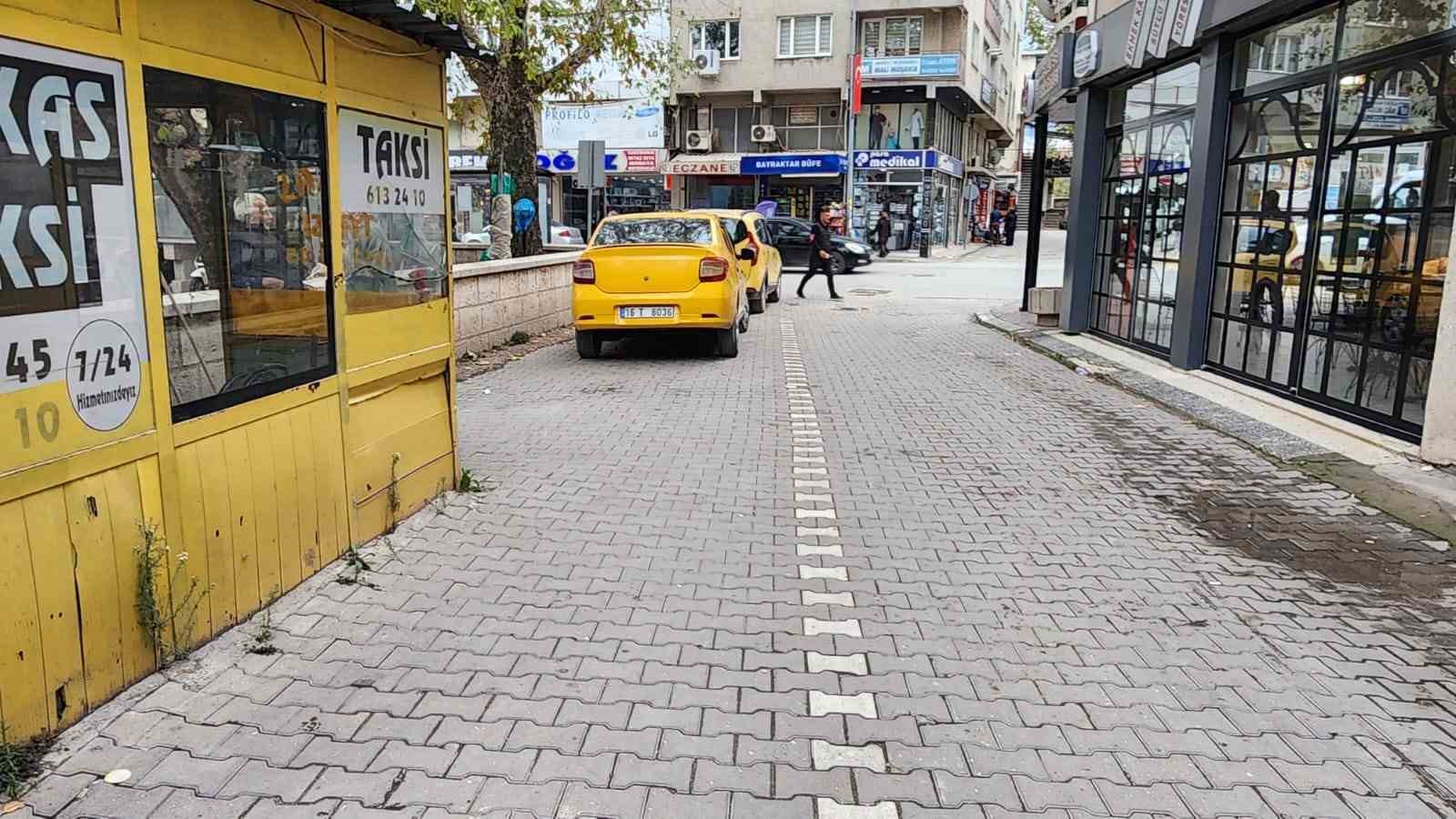 Taksiciyi Kalbinden Bıçakladı, Cinayet Aletini Emanet Bıraktı