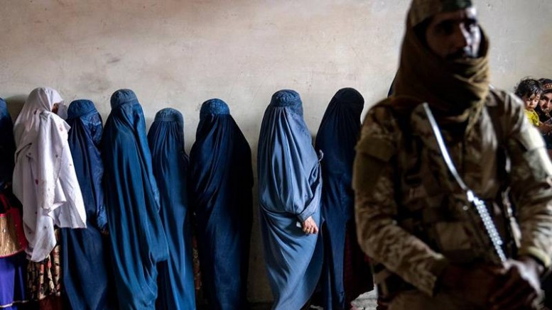Taliban’dan 10 yaşından büyük kızlara okul yasağı