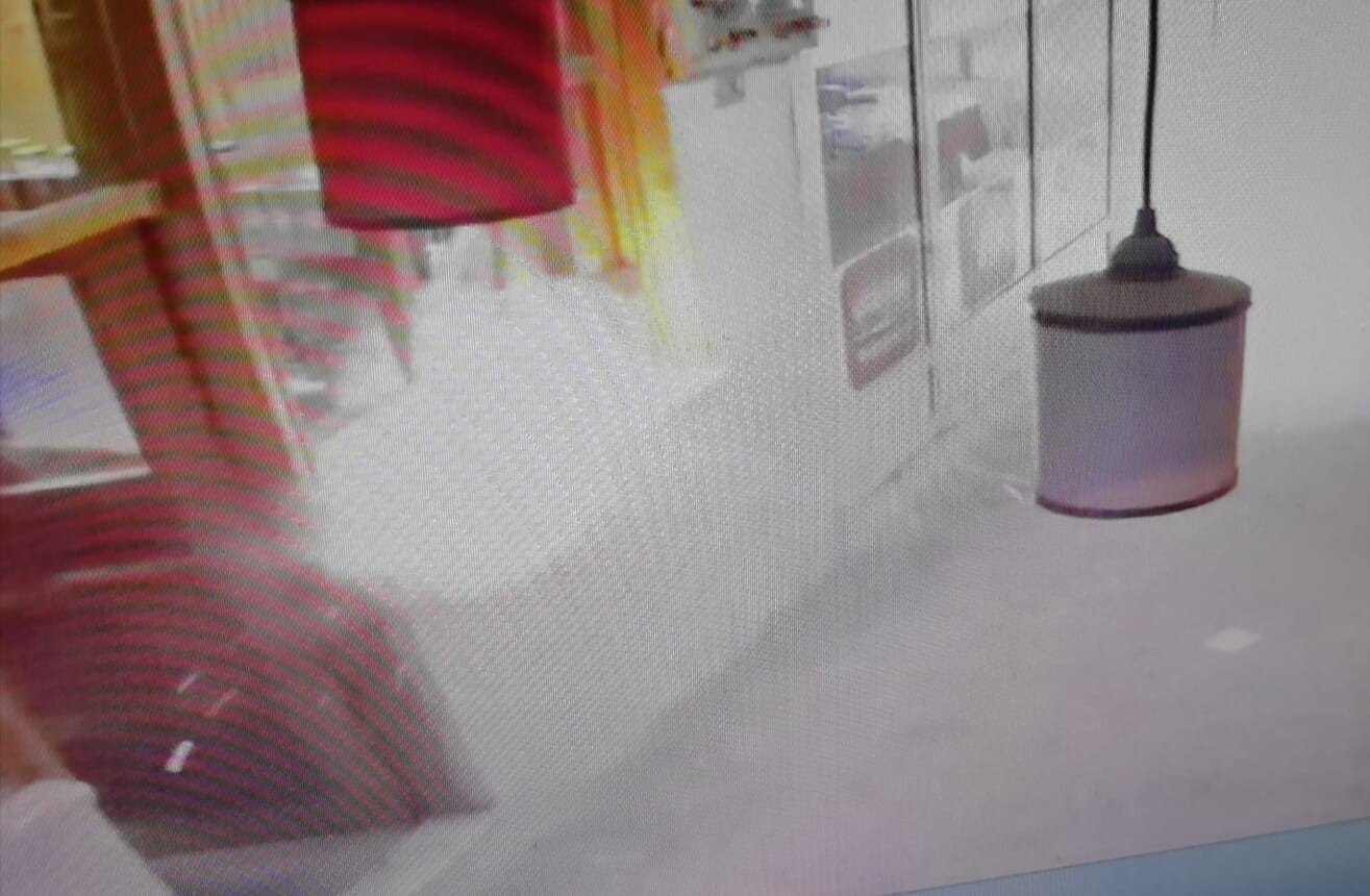 Tamire Bırakılan Telefonun Patlama Anı Kamerada