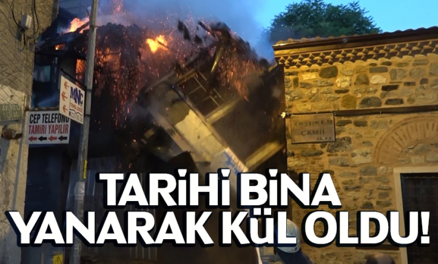Tarihi bina yanarak kül oldu!