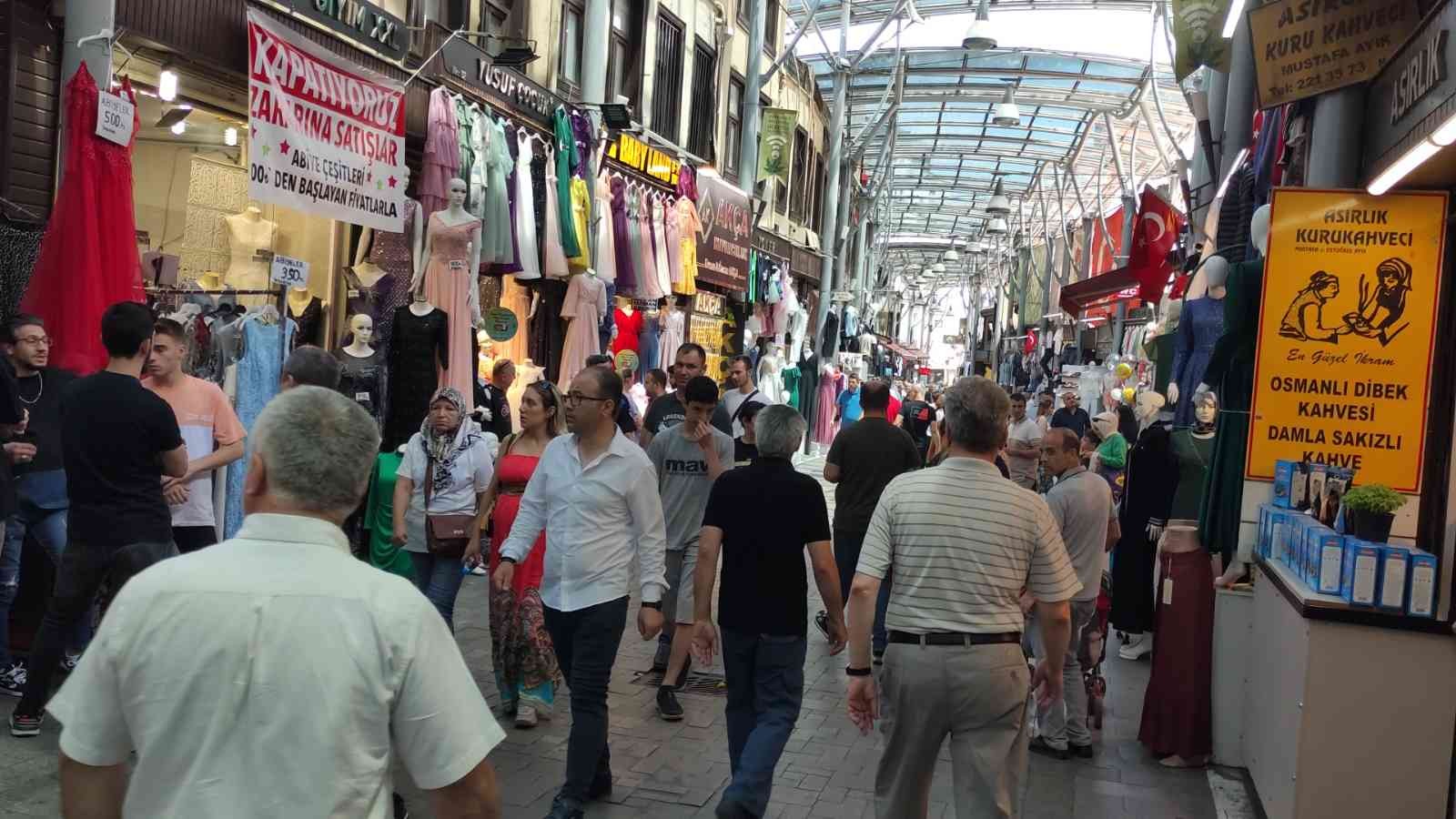 Tarihi Çarşıda Esnaf Bir Birine Girdi, Ortalık Savaş Alanına Döndü