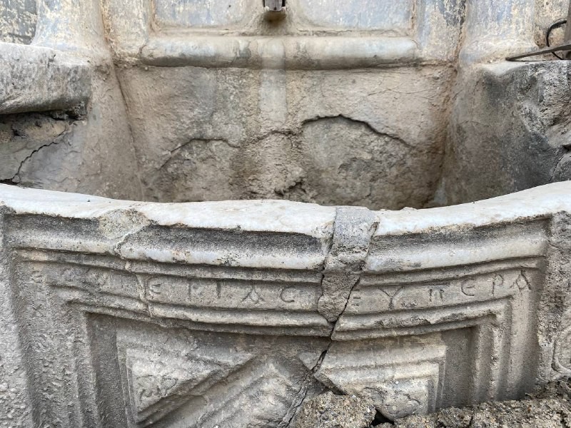 Tarihi Çeşme Önce Definecilerin Sonra Hafriyat Kamyonunun Kurbanı Oldu