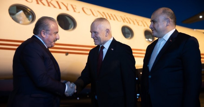 TBMM Başkanı Mustafa Şentop KKTC'de mevkidaşı tarafından karşılandı