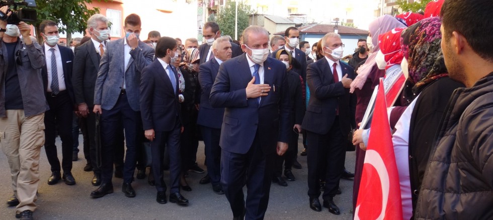 TBMM Başkanı Prof. Dr. Mustafa Şentop, evlat nöbetindeki aileleri ziyaret etti