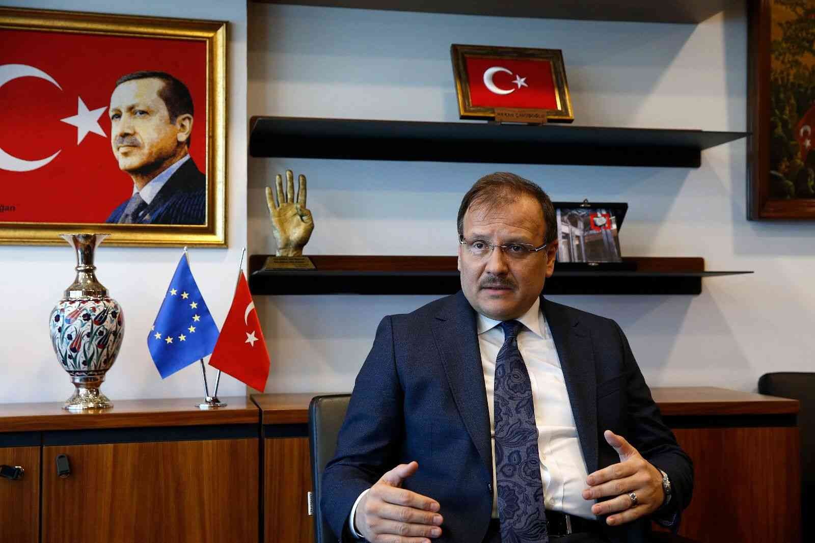 Hakan Çavuşoğlu: Edirne'de Yaşananlar İnsanlık Adına Yüz Kızartıcıdır