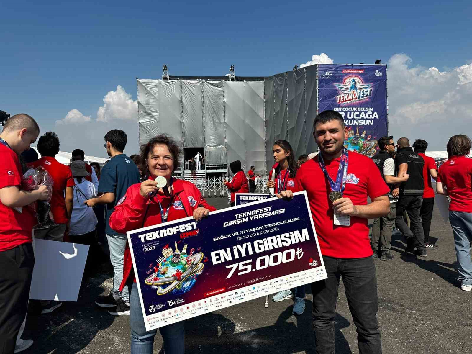 Teknofestte En İyi Ön Kuluçka Girişimci Ödülü Buünün