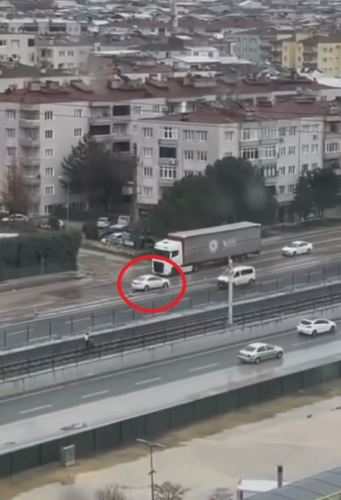 Ters Şeritten Böyle İlerlemeye Çalıştı...