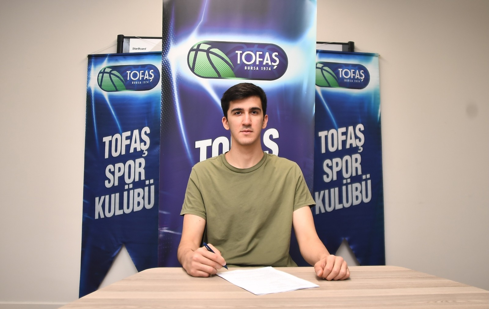 Tofaş, Bülent Hamza Çelikle 5 Yıllık Profesyonel Sözleşme İmzaladı