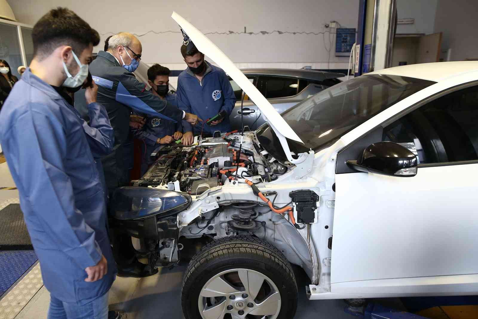 Togg Banttan İnmeden Aranan Teknik Elemanlar Mezun Oluyor