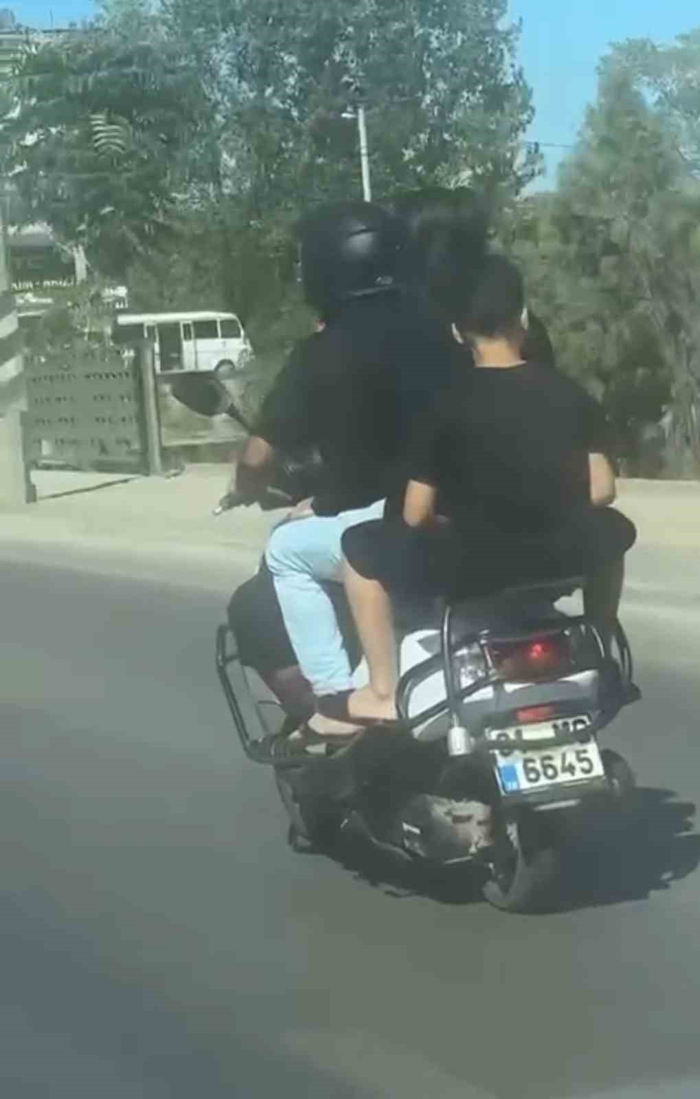 Trafikte Hayrete Düşüren Yolcuklar Kameraya Yansıdı