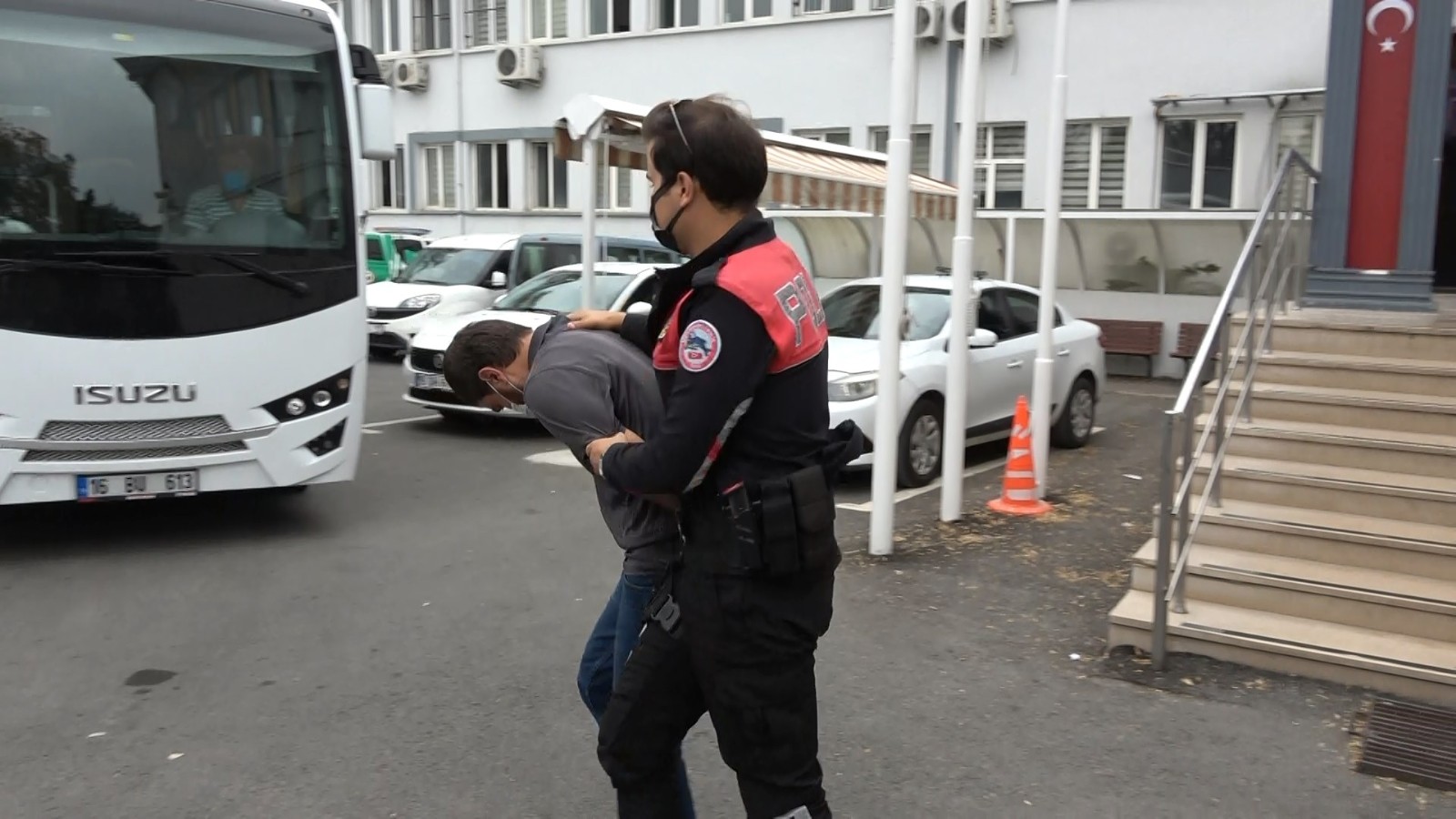 Trafikte Tartıştıkları Kişilere Kurşun Yağdıran Zanlılar Adliyeye Sevk Edildi