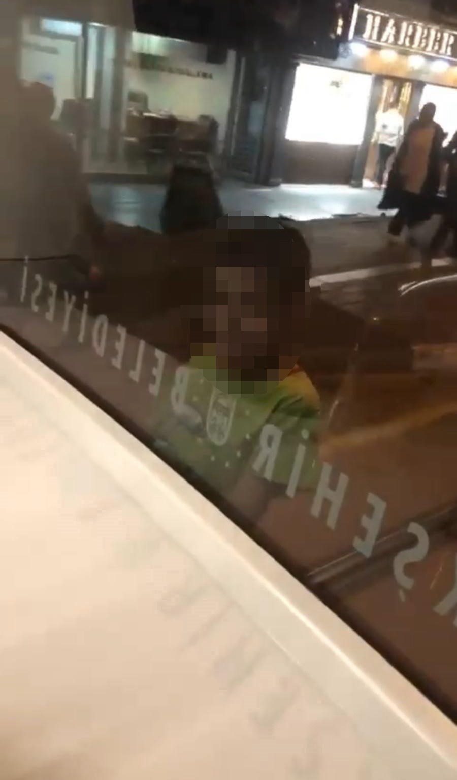 Tramvayın Arkasında Tehlikeli Yolculuk