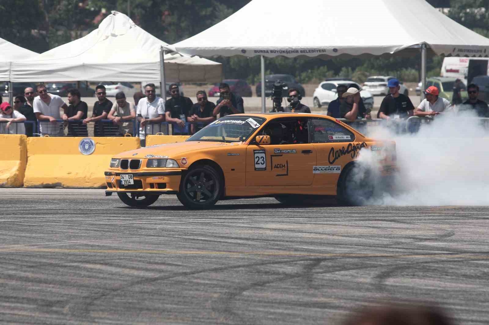 Türkiyenin En İyi Drift Sürücüleri Bursada Yarıştı
