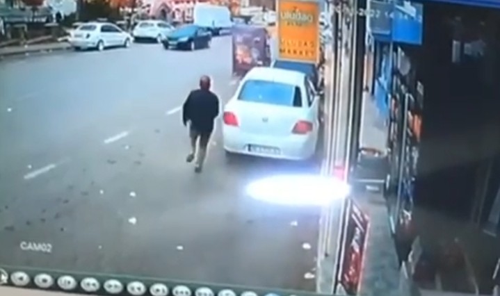 Fırtına Bursa'da Herşeyi Uçurdu