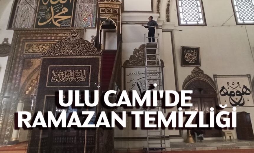 Ulu Cami'de Ramazan Temizliği