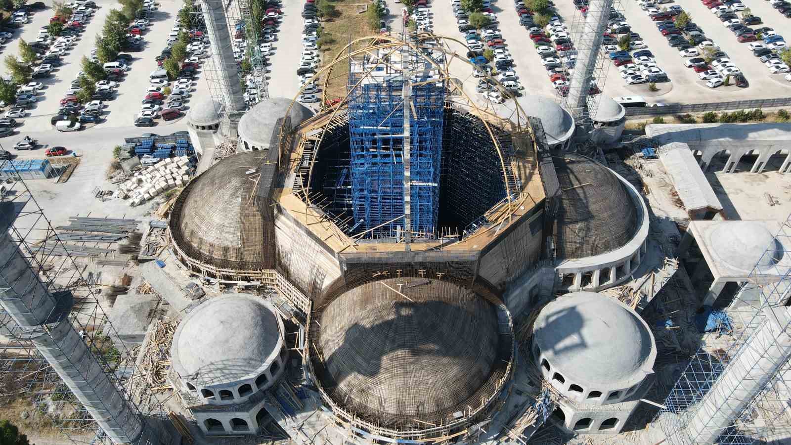 Uludağ Üniversitesindeki Devasa Caminin Kaba İnşaatı Bitiyor